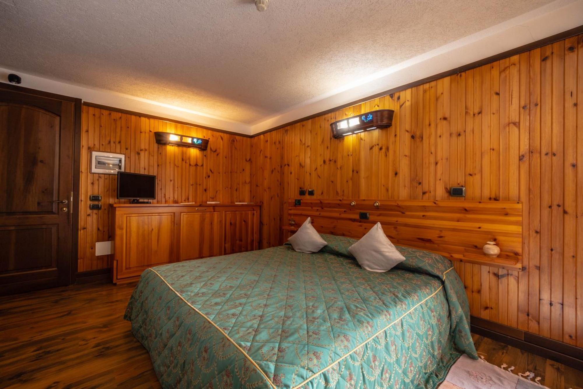 Hotel Bouton D'Or - Cogne Exterior foto