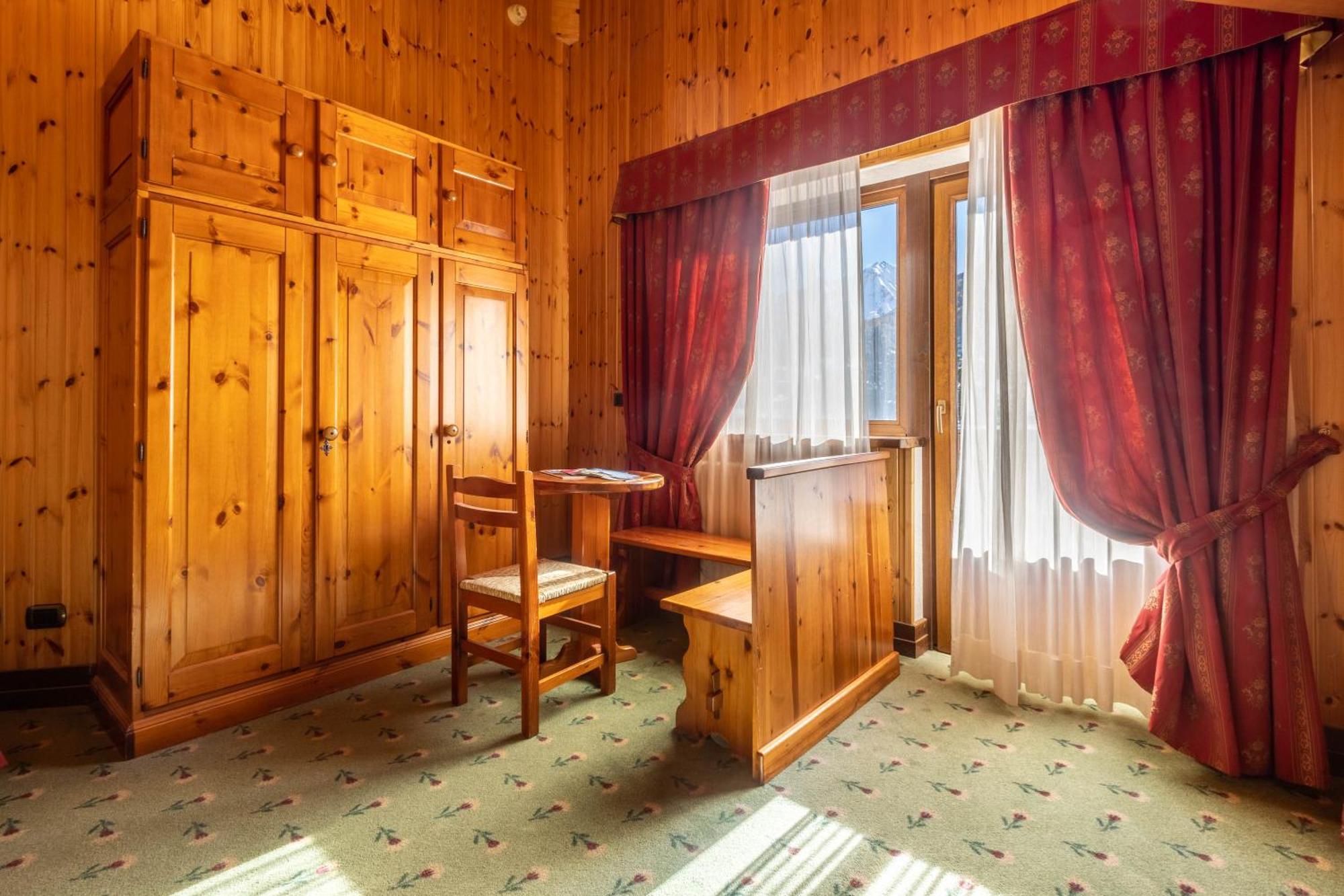 Hotel Bouton D'Or - Cogne Exterior foto