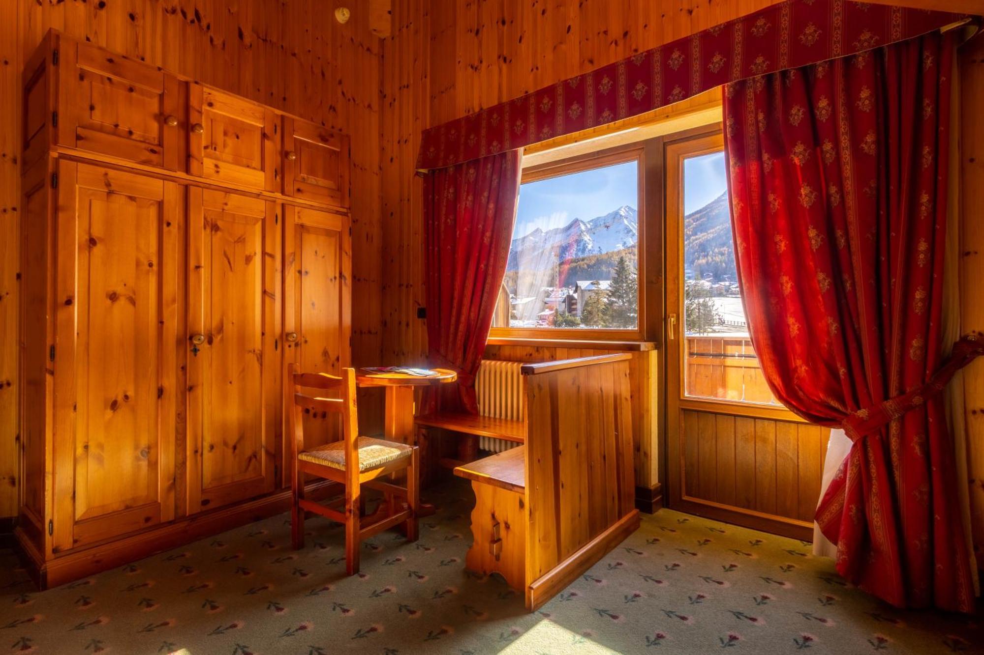Hotel Bouton D'Or - Cogne Exterior foto